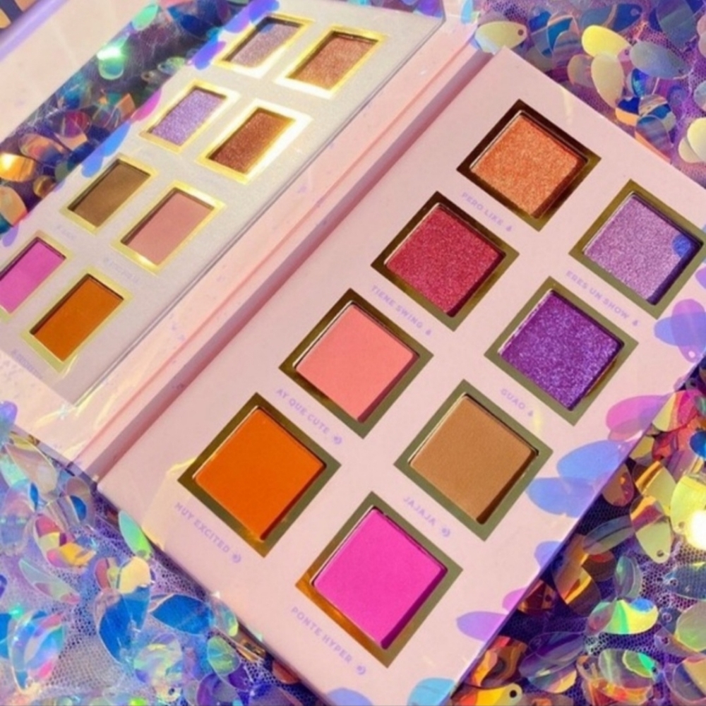 Alamar Cosmetics 
Spanglish Pressed Pigment Palett